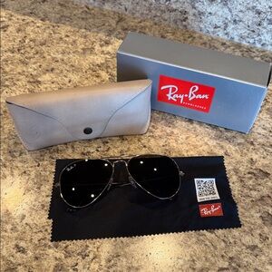 Ray-Ban Classic Black Aviator Large Gold Metal Sunglasses